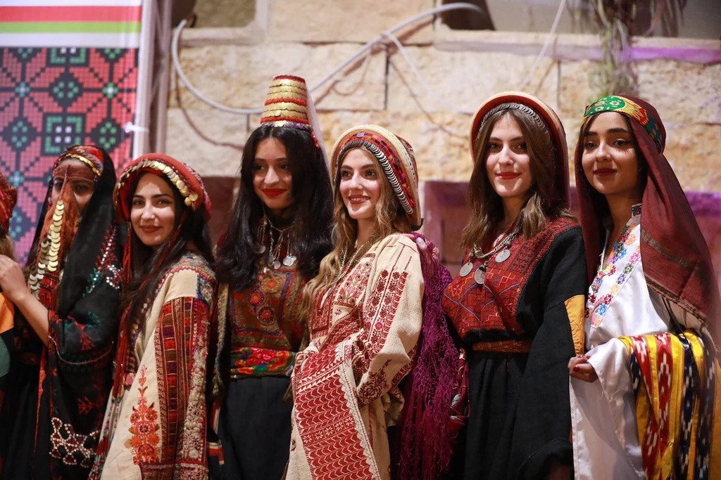 palestinian_woman_clothin4